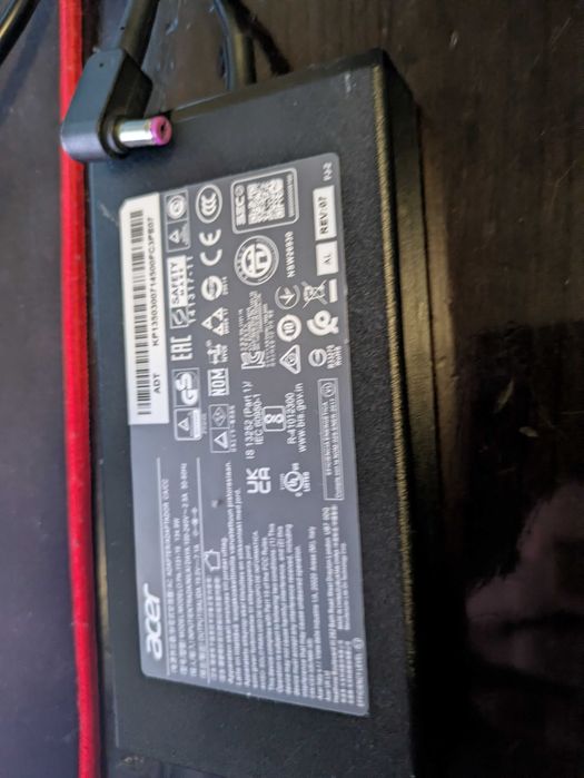 Оригинално зарядно за Acer 135W (19V 7.1A) за Nitro 5 / Aspire 7  (Лилава букса)
