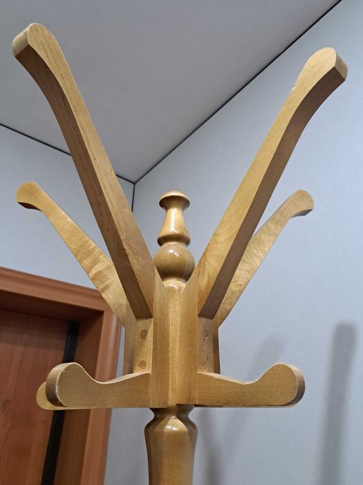 продам вешалку деревянную