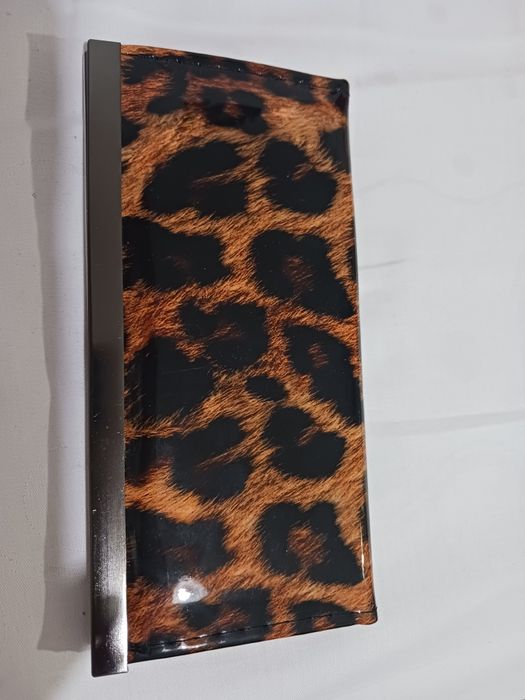 Дамски портфейл.Лачен.