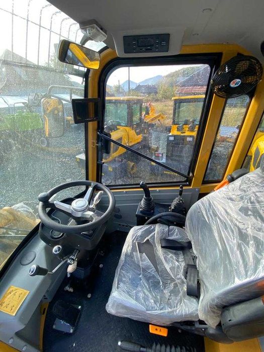 Încărcător frontal telescopic XT250, 2,5t ridicare