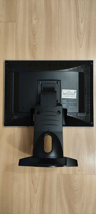 Монитор SAMSUNG SyncMaster 151S