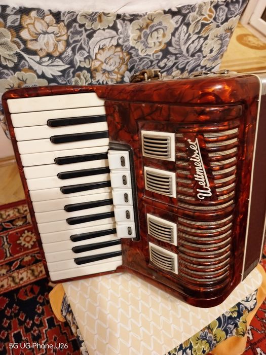 Акордеон Weltmeister Stella 40 баса