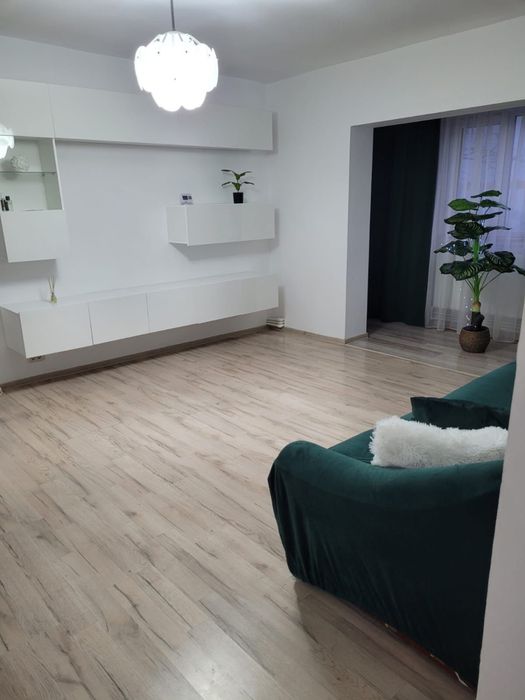 Inchiriez apartament cu 2 camere, zona Capat la unu