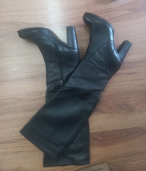 Продам кожаные сапоги