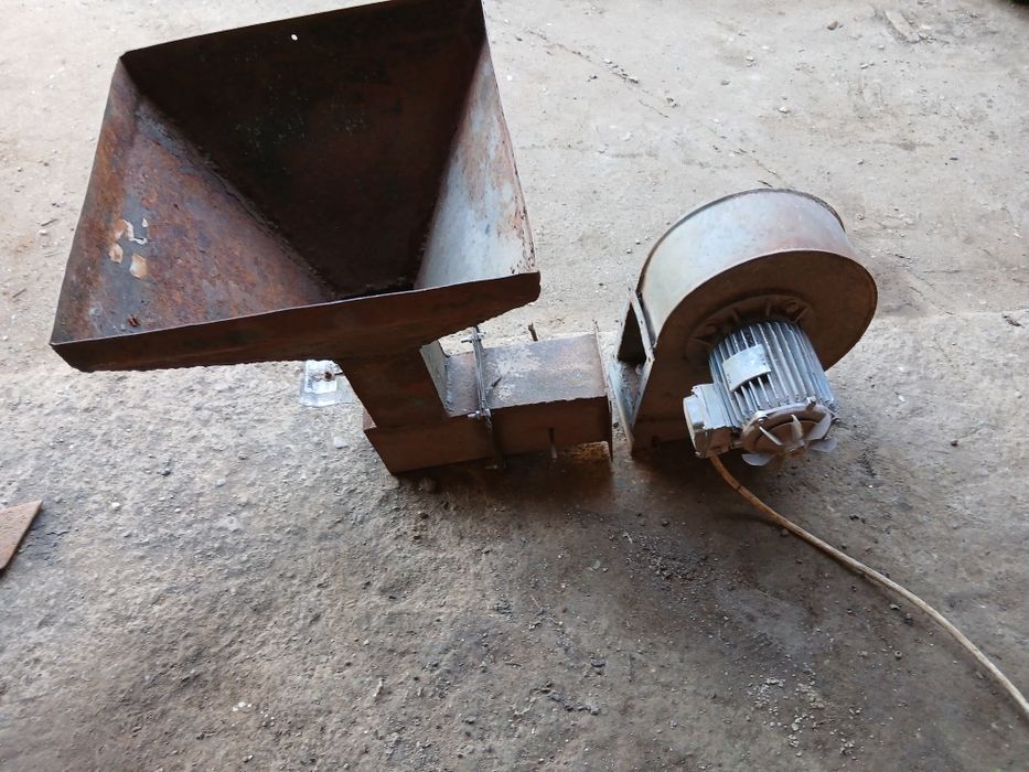 Ventilator exhaustor trifazic