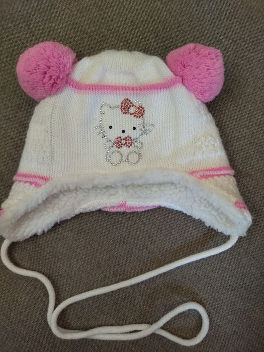 Продам     шапочки .