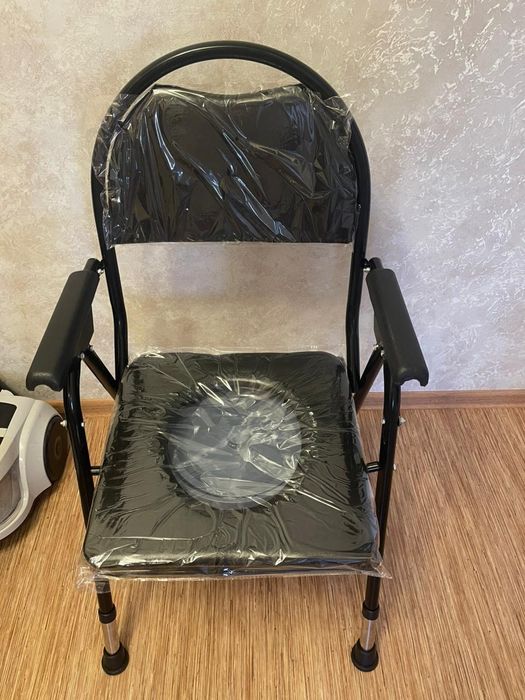 Кресло-туалет с санитарным оснащением