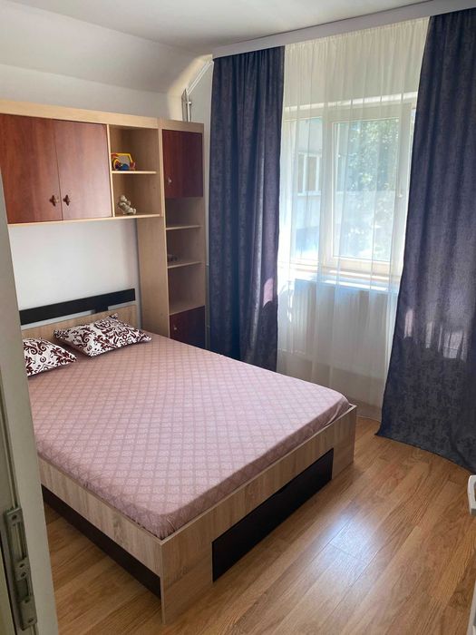 Închiriez apartament cu 2 camere