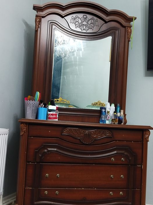 Kamod holati yaxwi dubayskiy mebel tez va arzon sotiladi