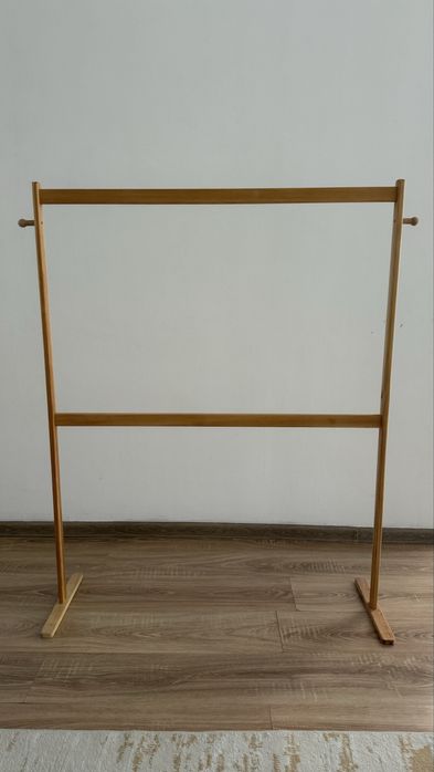 Продам деревянную детскую вещалку