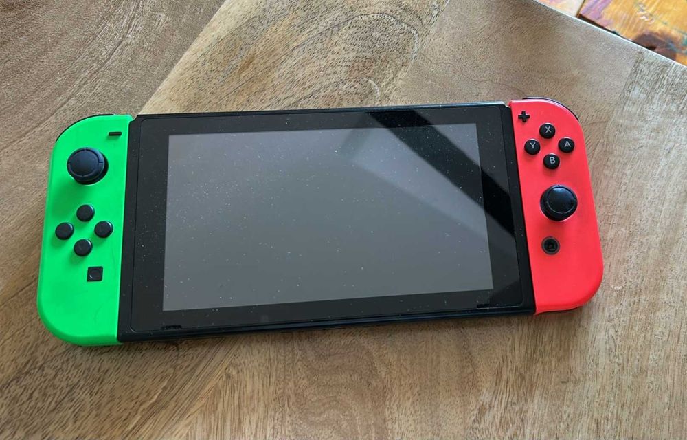 Vand Nintendo Switch / incarcator si jocuri instalate