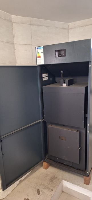 Vând centrala FEROLLI , pe peleti, 30 kw .