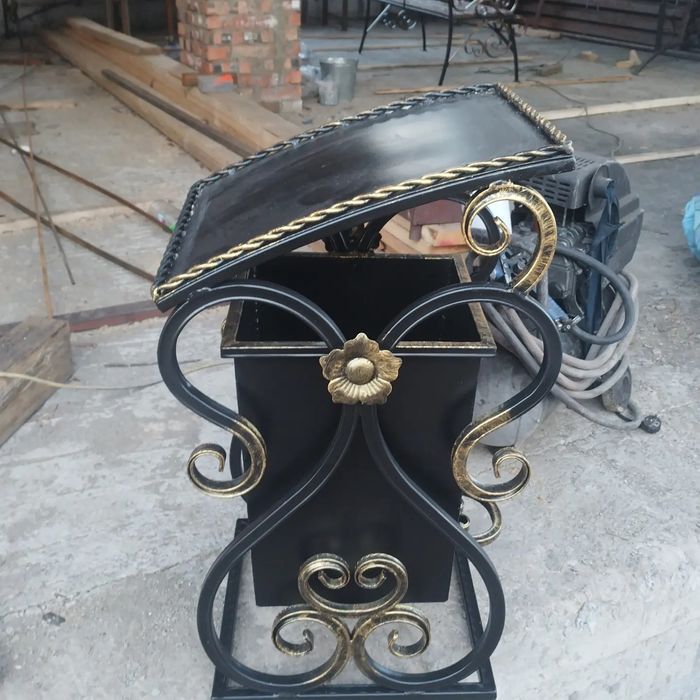 Урны кованные и скамейки