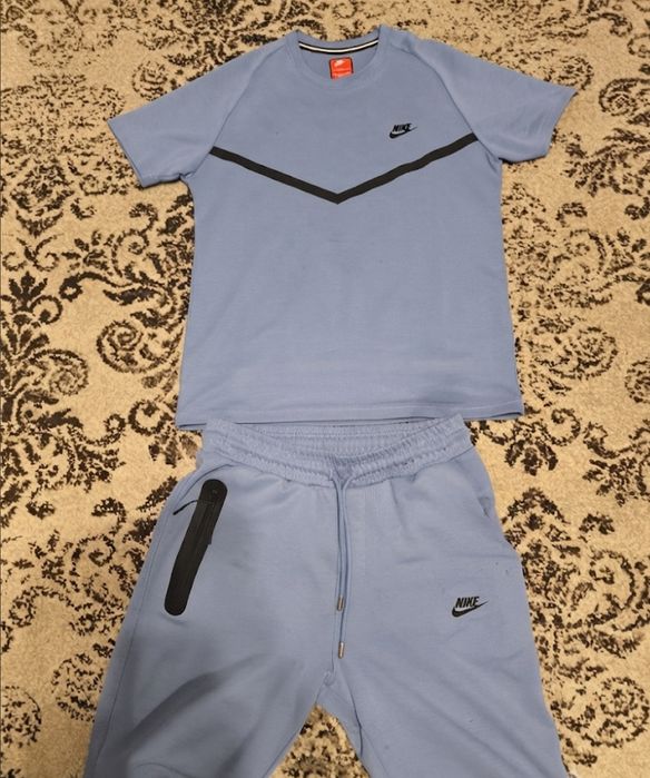 Nike tech pentru vară