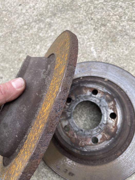Discuri / disc frâna spate stanga / dreapta Ford Mondeo mk5