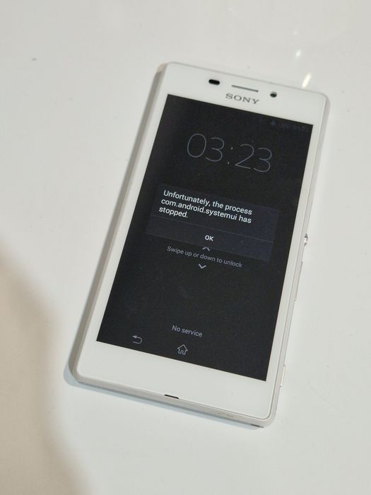 Telefon Sony Xperia M cu probleme.  Se vinde pentru piese sau colecție