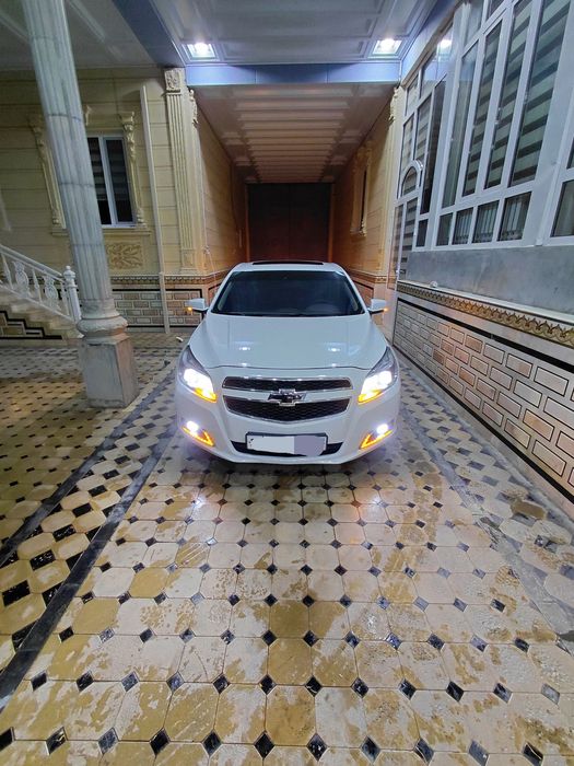 Malibu 1 pazitsiya-3 juda yaxshi xolatda rangi oq