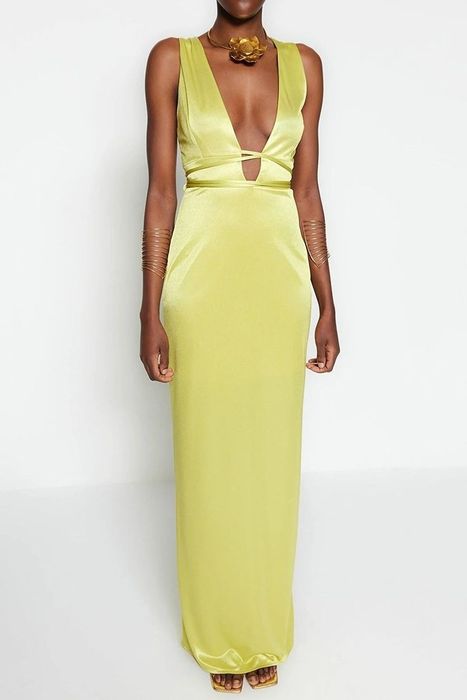 Зелена рокля с цепка отзад