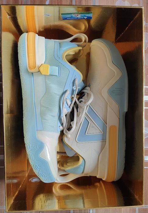 Продам кроссовки