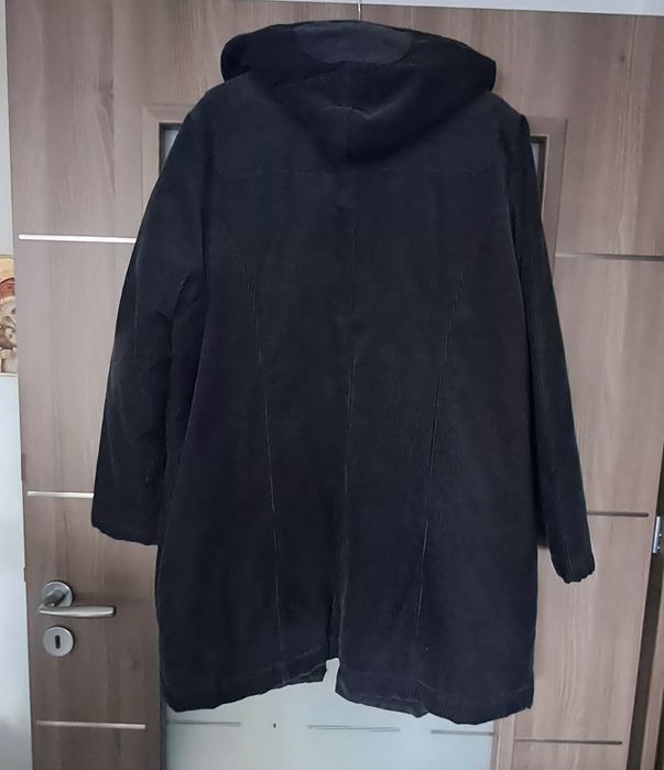 Дамско дълго зимно яке от кадифе.