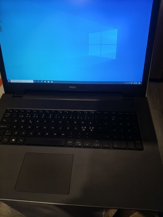 Dell Inspiron 17"  Proc i5 gen 6th RAM 8gb SSD 240gb bateria tine