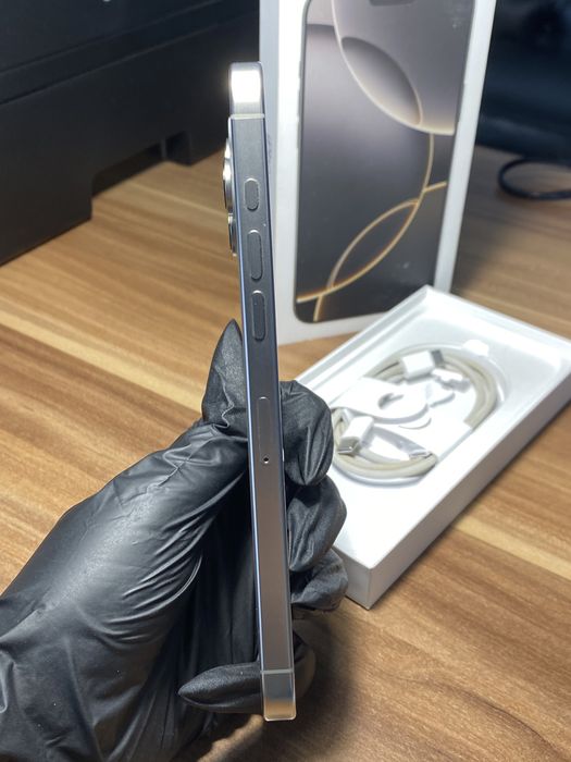 iPhone 16 Pro Max • 256 GB • Natural Titanium