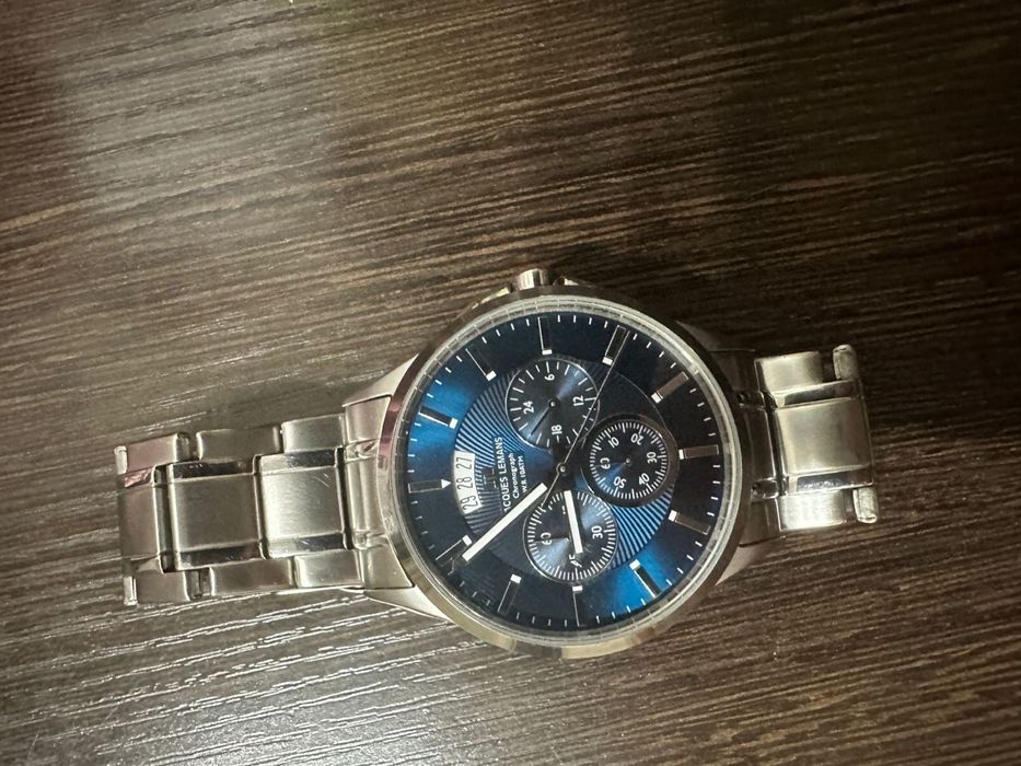 Продам часы фирмы Jasques Lemans