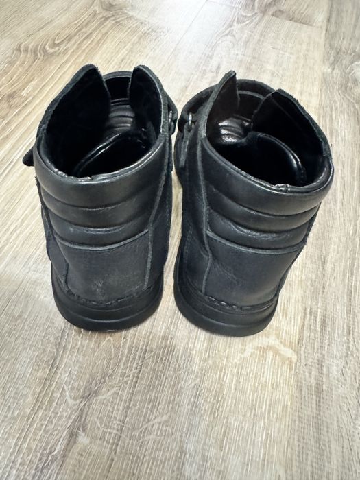 Продам осенние ботинки детские