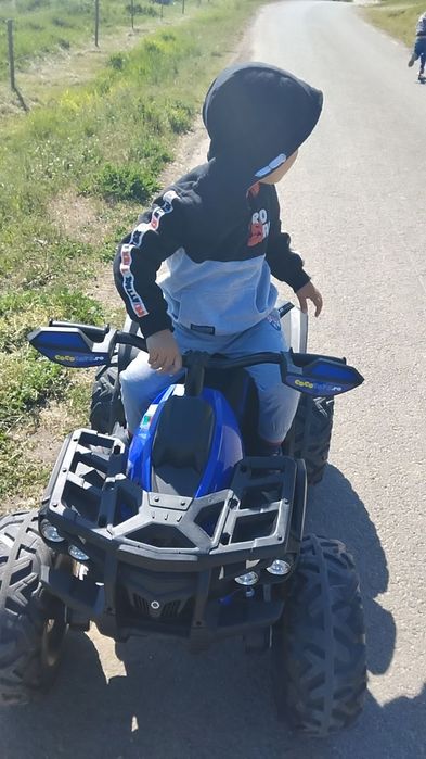 Vând Atv copil 3/8  ani