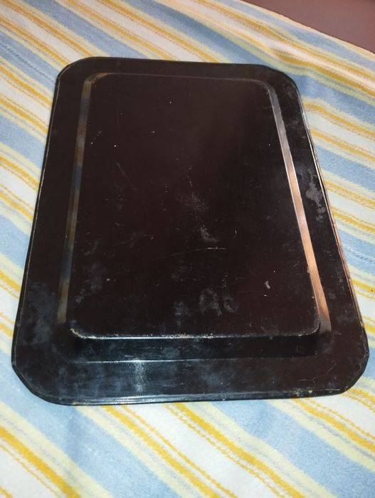 Сотилади железный поднос