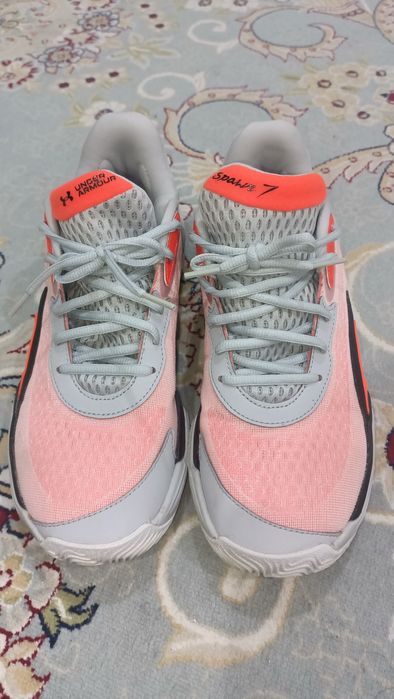 Продаю или меняю. Размер 42. Одевали пару раз на тренировку.