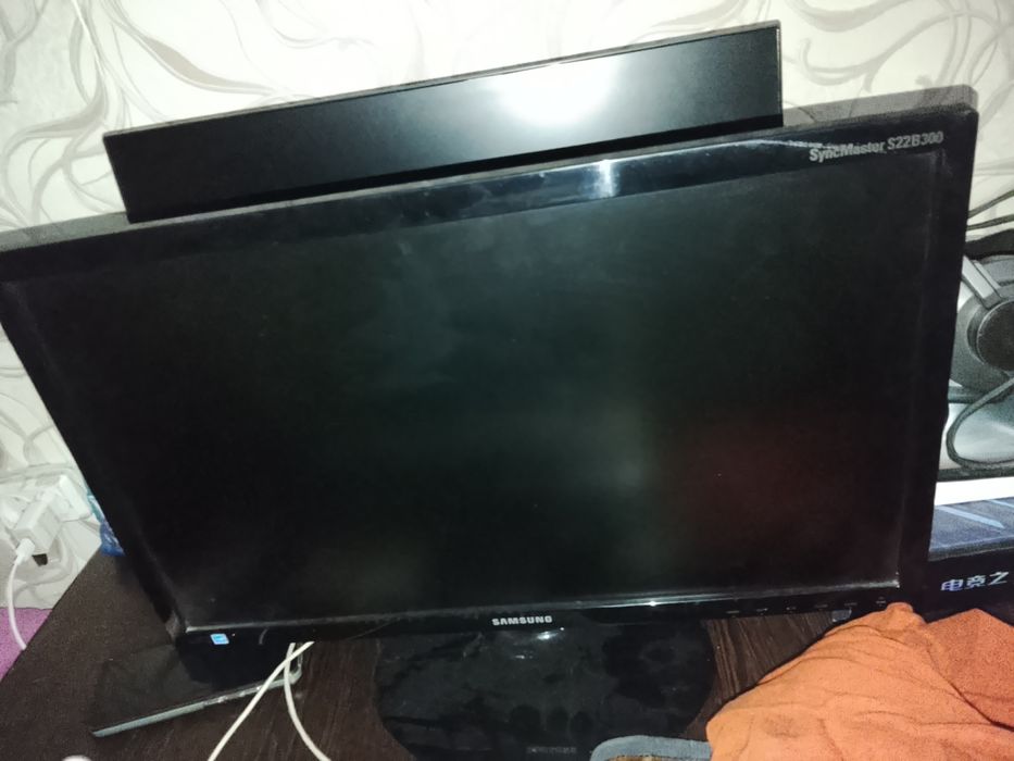 Монитор Samsung S22B300 черный