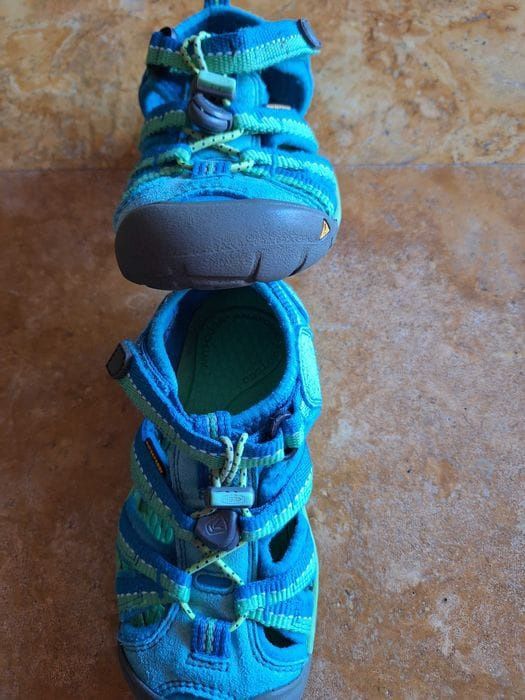 Vând sandale Keen copii 28