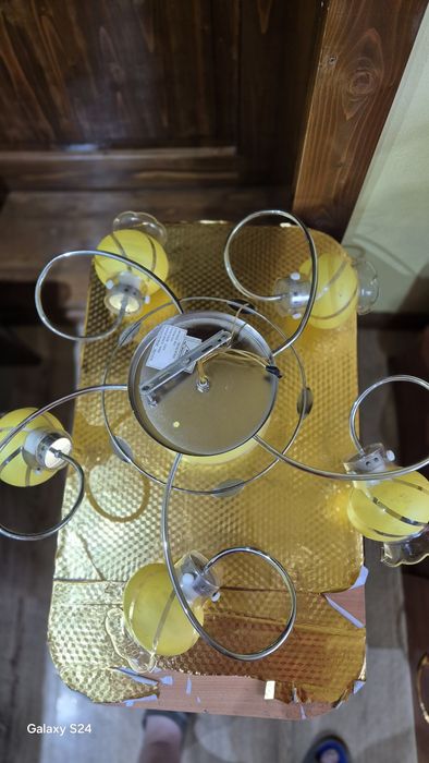 Vând candelabru cu 6 becuri