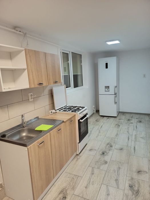 Inchiriez apartament 3 camere