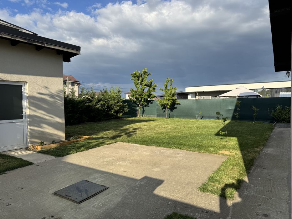 Casa de vânzare pe parter despărțită prin camera tehnica