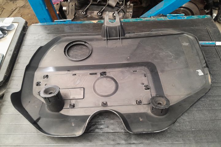 Capac motor 038103925BM 038103925BM Seat Ibiza a 4-a generatie 6J