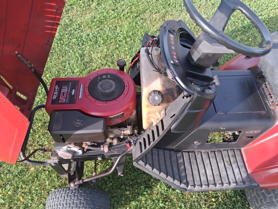 Tractor pentru tuns gazon. CASTENGARDEN