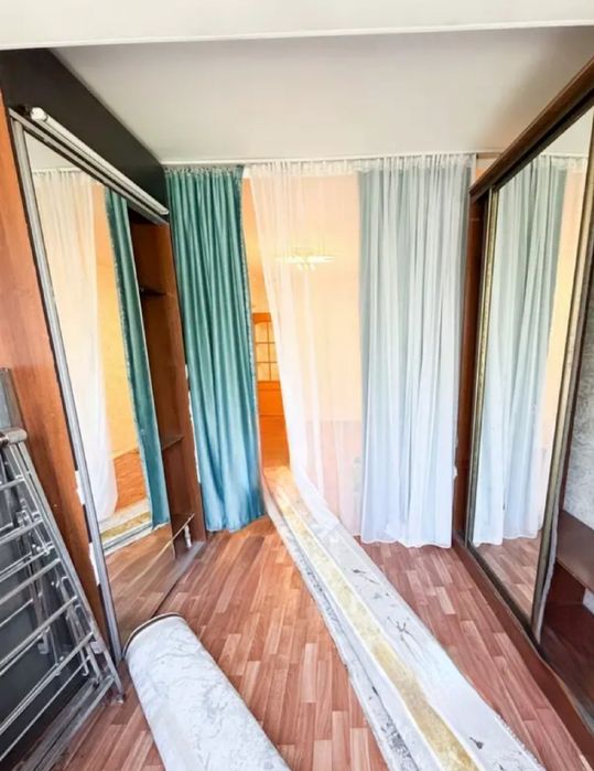 продам 4-х ком. 90кв. центр 2-этаж