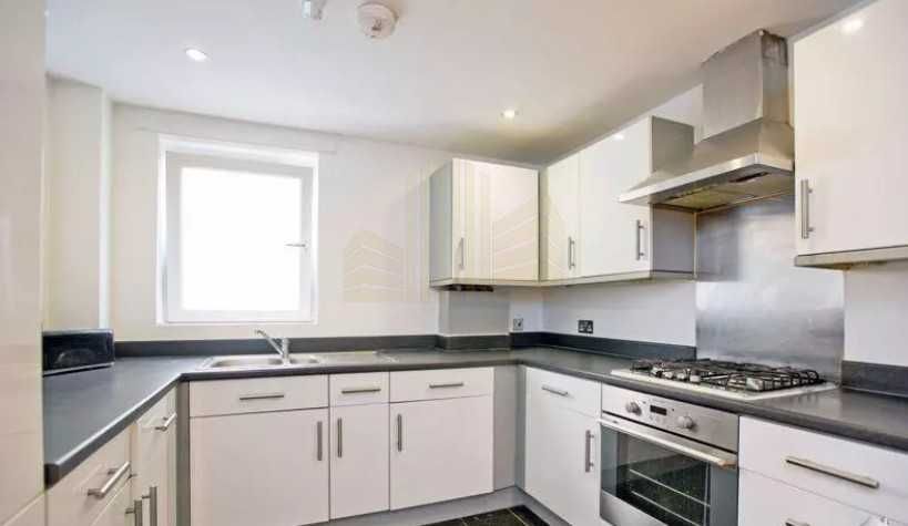 Дава се под наем Тристаен апартамент в Пловдив, Остромила - 90 кв.м за 239.7 € - Снимка #3