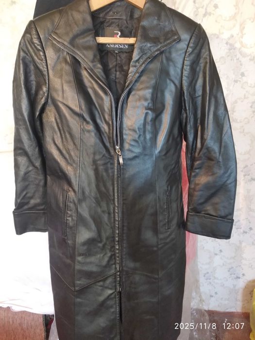 Кожаный женский плащ