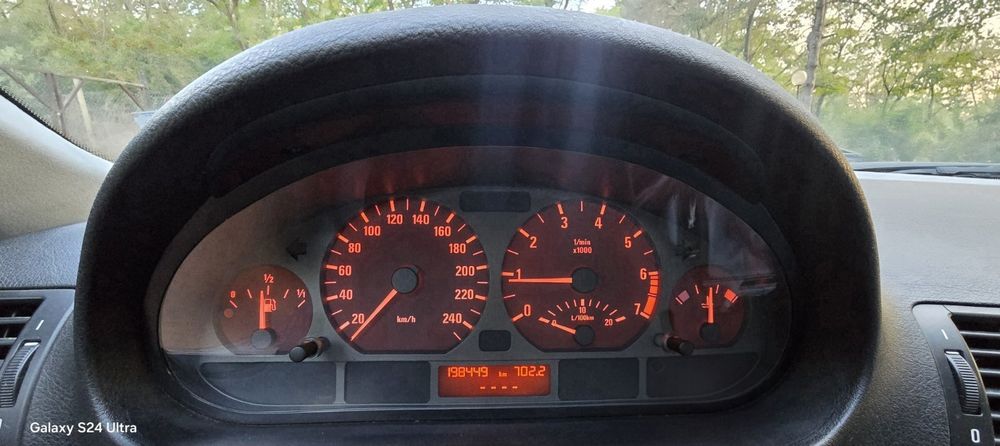 Лек автомобил БМВ