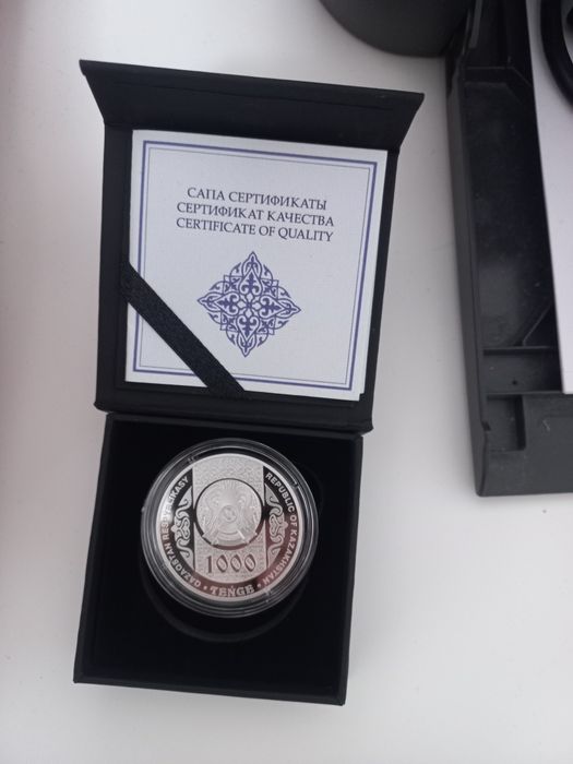 Продам коллекционные серебряные монеты