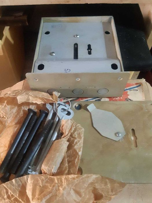 Замок накладной гаражный новый