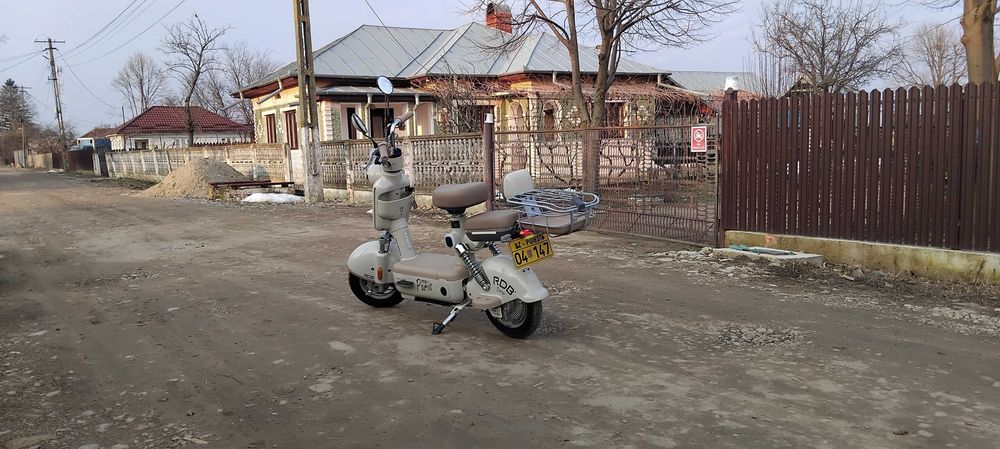 Moto. Scuter. Electric.