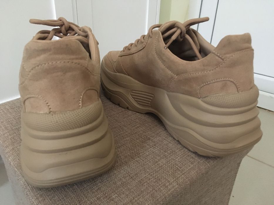 Adidas cu talpa inalta pentru fete