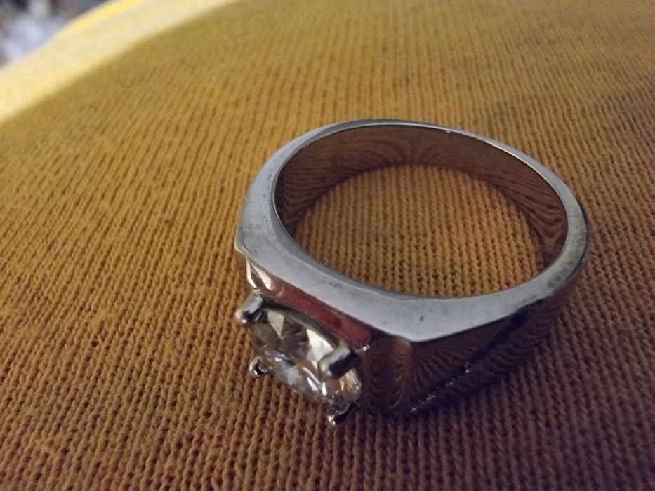 Платинен пръстен с 1,0 карата LG диамант