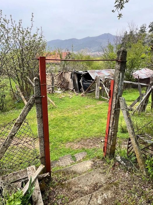 Вила в Казанлък с 600 кв. Двор в Старите Лозя на Тюлбено