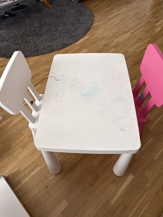 Детска Маса Mammut Ikea с два стола