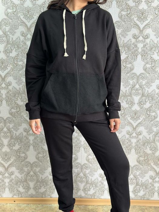 Продам женский спортивный костюм